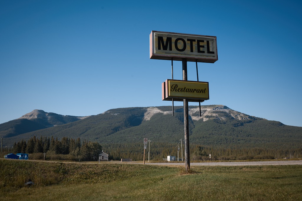 Picture of a Motel sign